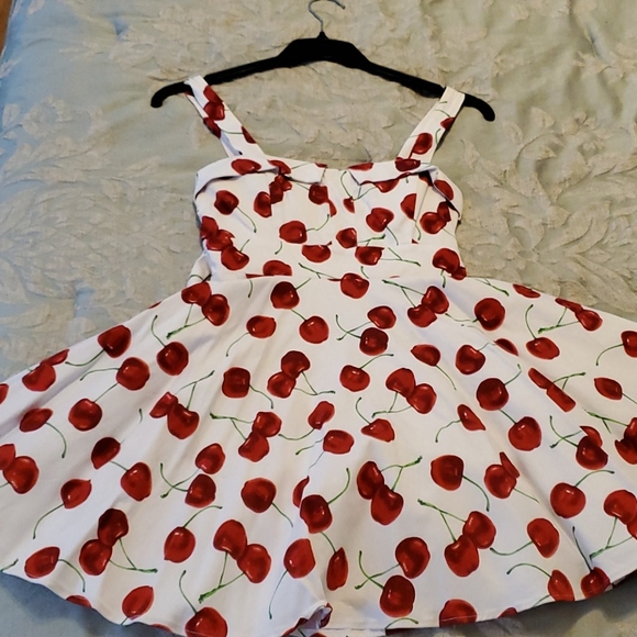 1950's style cherry pattern dress. - Picture 1 of 4